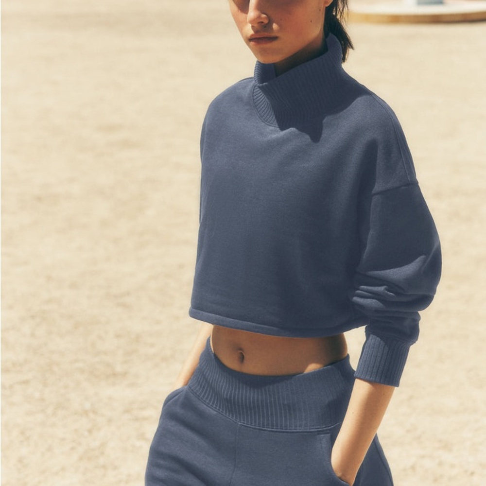 Alo Yoga Cropped Serenity Coverup In Bluestone Size L